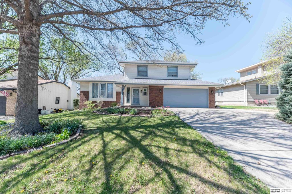 5810 S 105th Street, Omaha, NE 68127