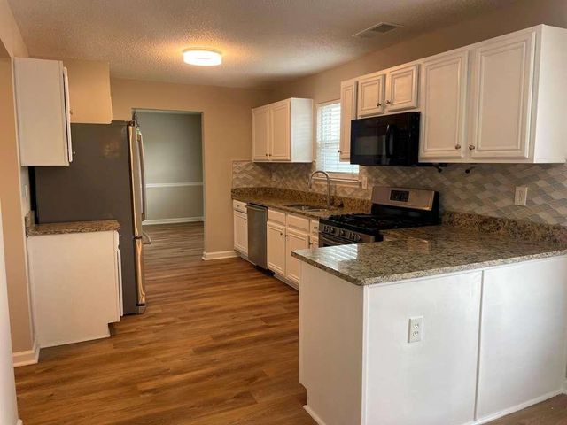 408 Canoga Court, Mcdonough, GA 30253