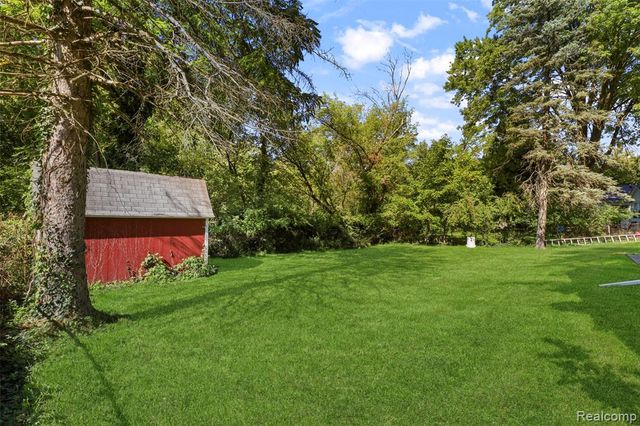 32400 Woodbrook Drive, Wayne, MI 48184