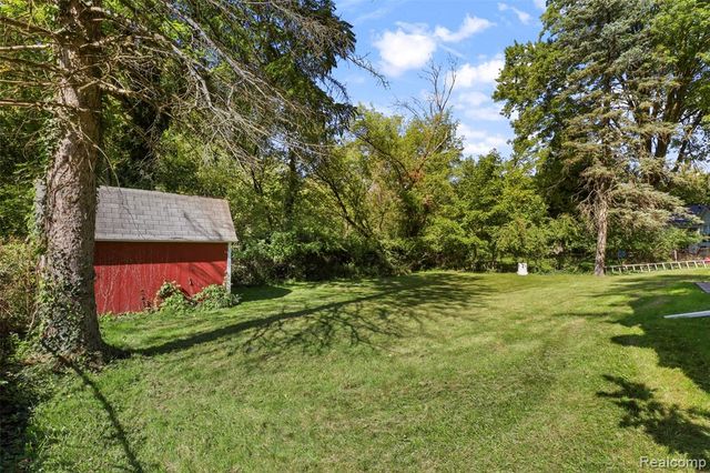 32400 Woodbrook Drive, Wayne, MI 48184