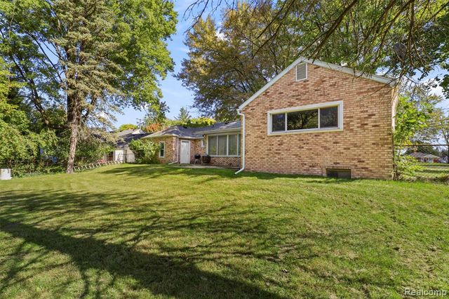 32400 Woodbrook Drive, Wayne, MI 48184