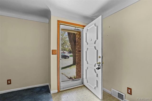 32400 Woodbrook Drive, Wayne, MI 48184
