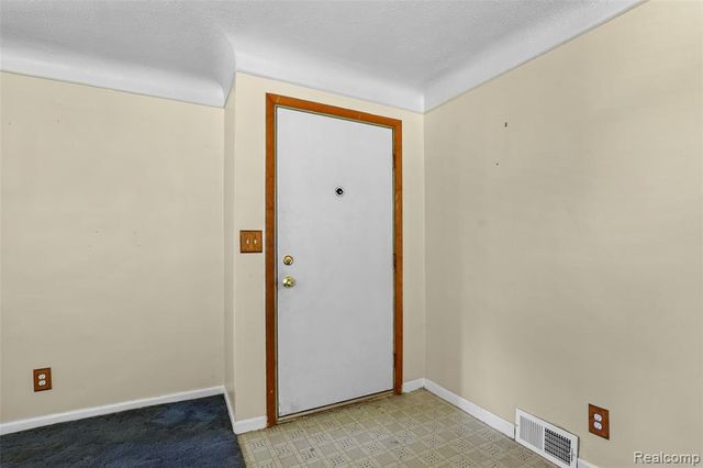 32400 Woodbrook Drive, Wayne, MI 48184