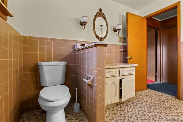 32400 Woodbrook Drive, Wayne, MI 48184