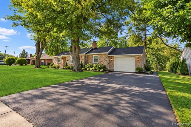 32400 Woodbrook Drive, Wayne, MI 48184