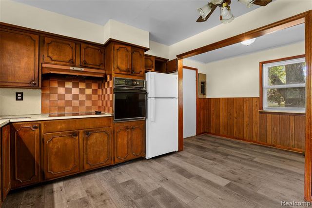 32400 Woodbrook Drive, Wayne, MI 48184