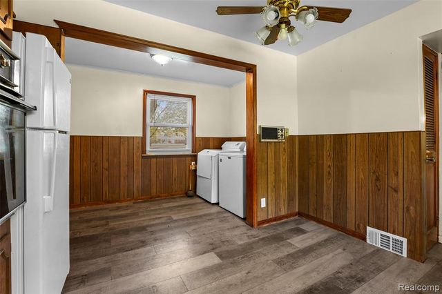 32400 Woodbrook Drive, Wayne, MI 48184