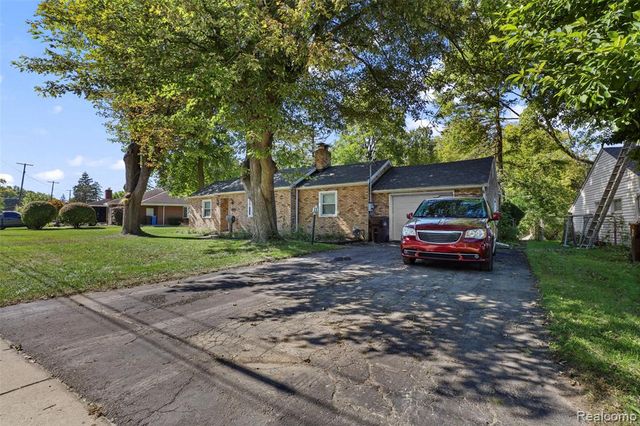 32400 Woodbrook Drive, Wayne, MI 48184
