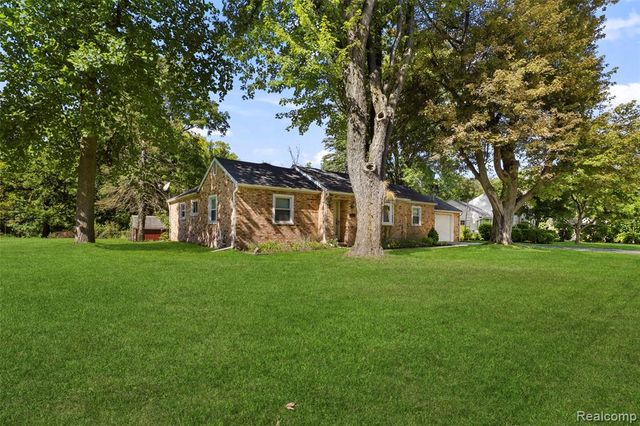 32400 Woodbrook Drive, Wayne, MI 48184