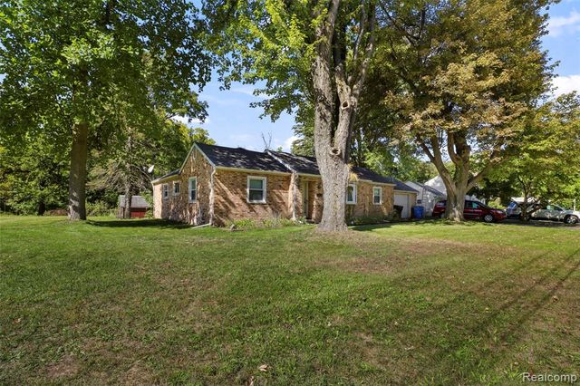 32400 Woodbrook Drive, Wayne, MI 48184