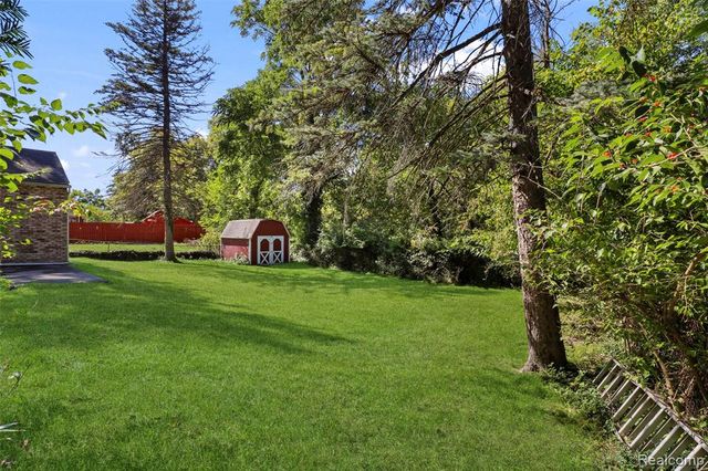 32400 Woodbrook Drive, Wayne, MI 48184