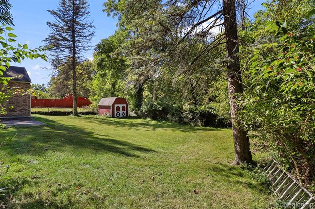 32400 Woodbrook Drive, Wayne, MI 48184