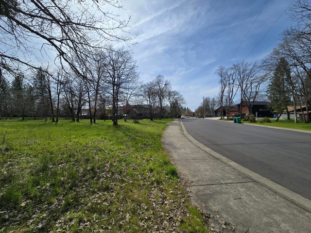 Echo Way, Eagle Point, OR 97524