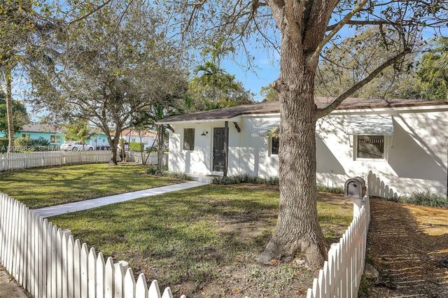 5985 SW 41st St Front, Miami, FL 33155