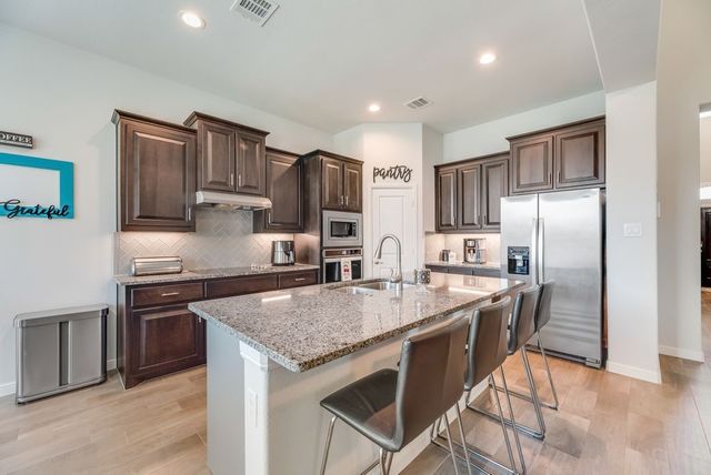 7807 Links Drive, Arlington, TX 76001