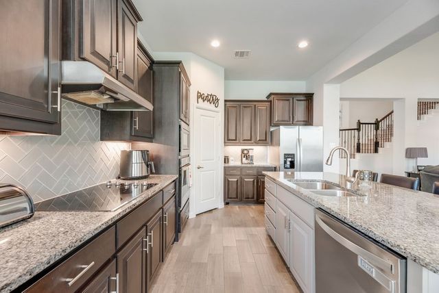 7807 Links Drive, Arlington, TX 76001