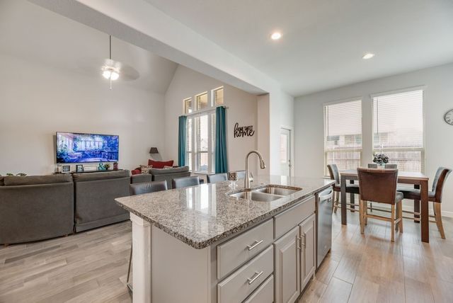 7807 Links Drive, Arlington, TX 76001