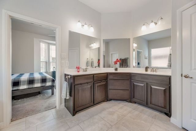 7807 Links Drive, Arlington, TX 76001