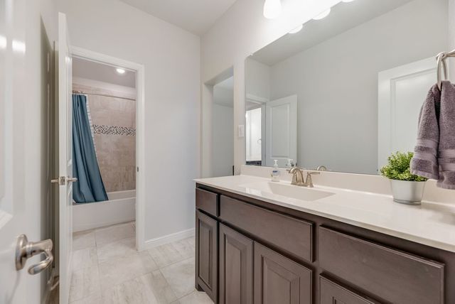 7807 Links Drive, Arlington, TX 76001