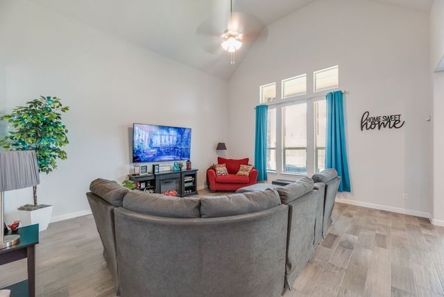 7807 Links Drive, Arlington, TX 76001