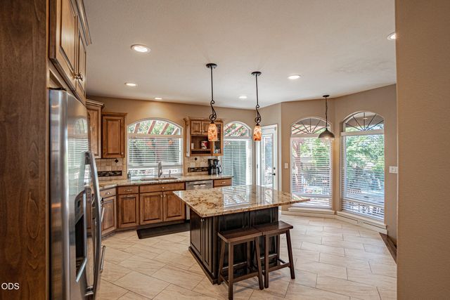 3270 Larue Drive, Medford, OR 97504