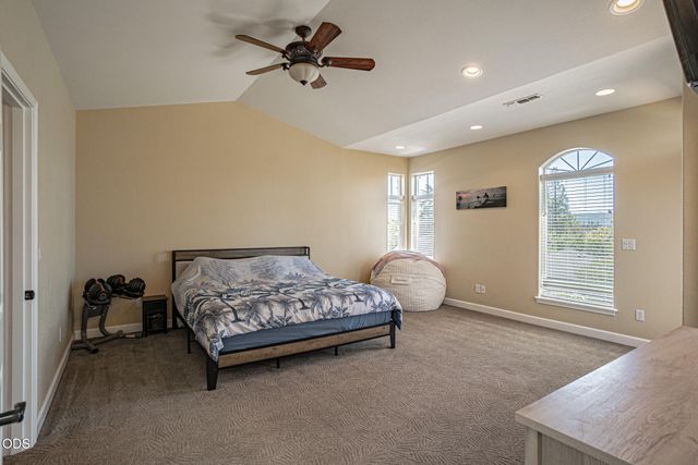 3270 Larue Drive, Medford, OR 97504