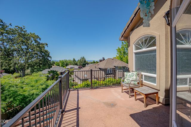 3270 Larue Drive, Medford, OR 97504