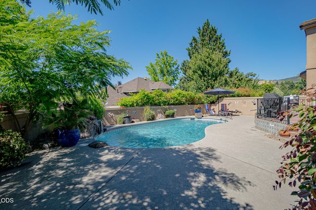 3270 Larue Drive, Medford, OR 97504