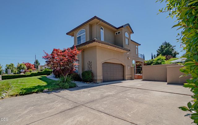 3270 Larue Drive, Medford, OR 97504