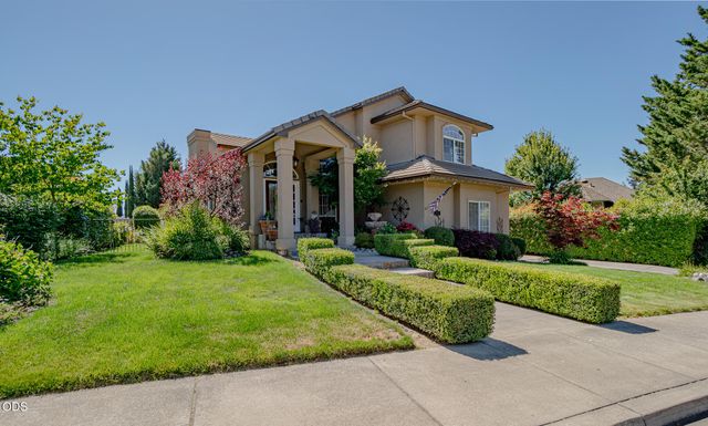 3270 Larue Drive, Medford, OR 97504