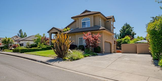 3270 Larue Drive, Medford, OR 97504