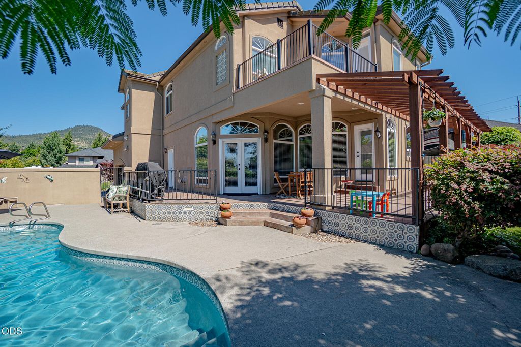 3270 Larue Drive, Medford, OR 97504