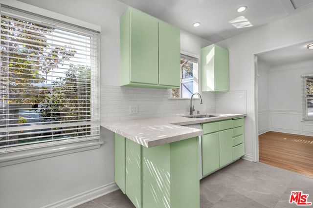 11810 Radio Drive, Los Angeles, CA 90064