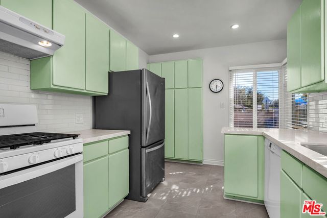 11810 Radio Drive, Los Angeles, CA 90064