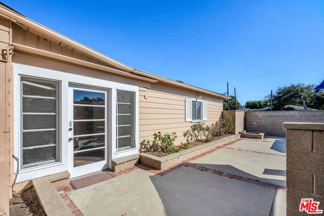 11810 Radio Drive, Los Angeles, CA 90064
