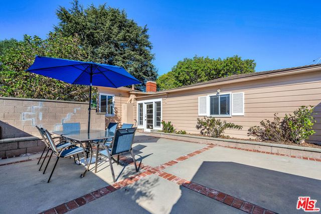 11810 Radio Drive, Los Angeles, CA 90064
