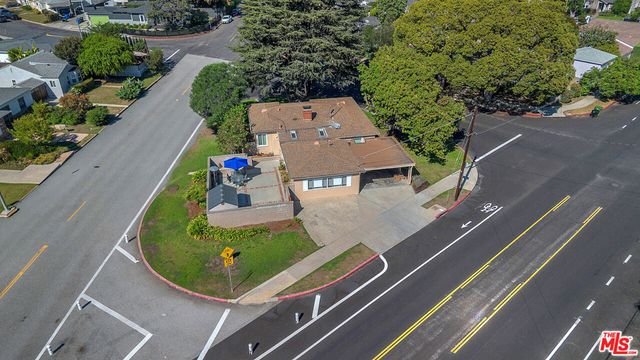 11810 Radio Drive, Los Angeles, CA 90064