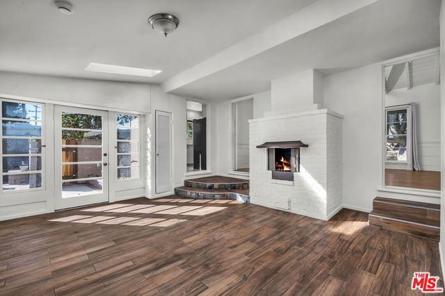 11810 Radio Drive, Los Angeles, CA 90064