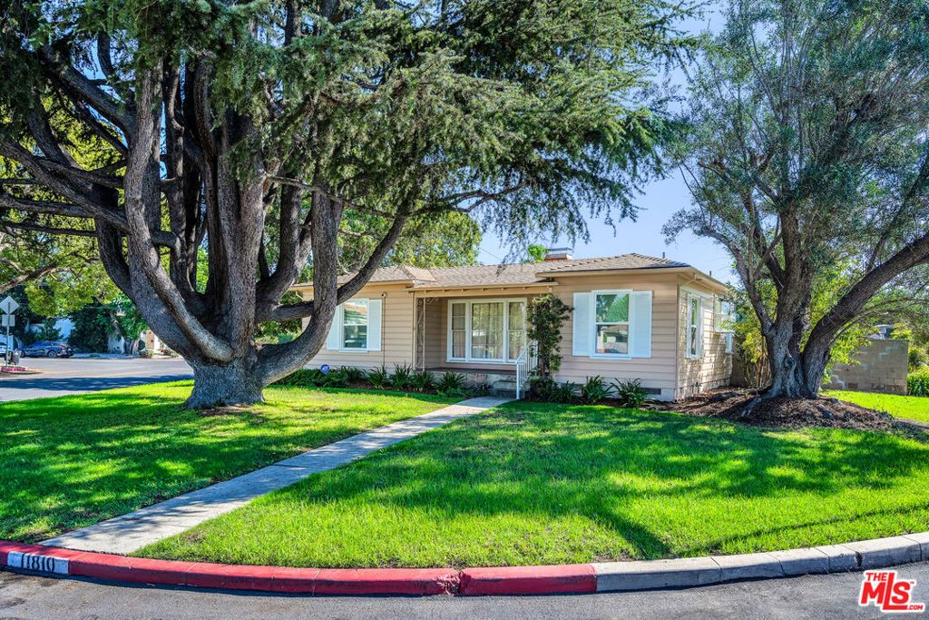 11810 Radio Drive, Los Angeles, CA 90064