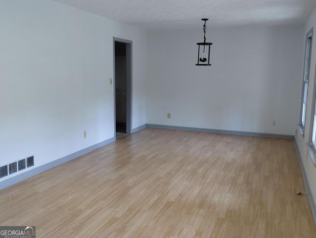 6684 Londonderry Drive, Morrow, GA 30260