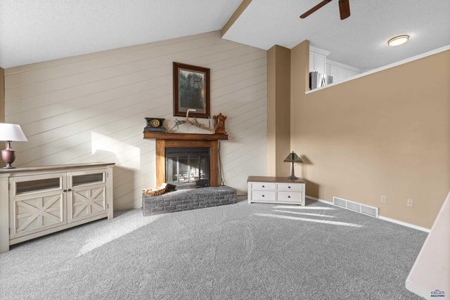 4810 COPPERHILL DR, Rapid City, SD 57702