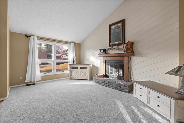 4810 COPPERHILL DR, Rapid City, SD 57702