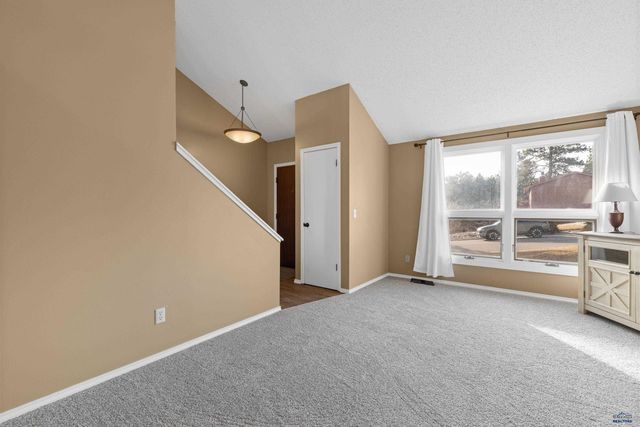 4810 COPPERHILL DR, Rapid City, SD 57702