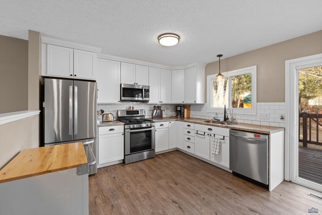 4810 COPPERHILL DR, Rapid City, SD 57702