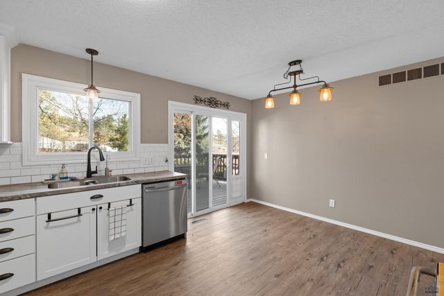 4810 COPPERHILL DR, Rapid City, SD 57702