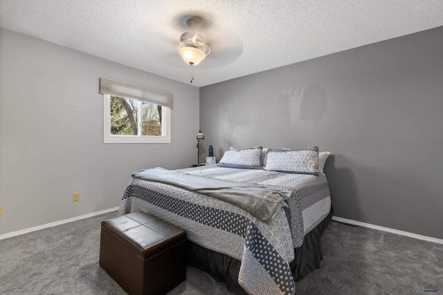 4810 COPPERHILL DR, Rapid City, SD 57702