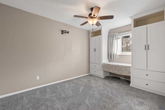 4810 COPPERHILL DR, Rapid City, SD 57702