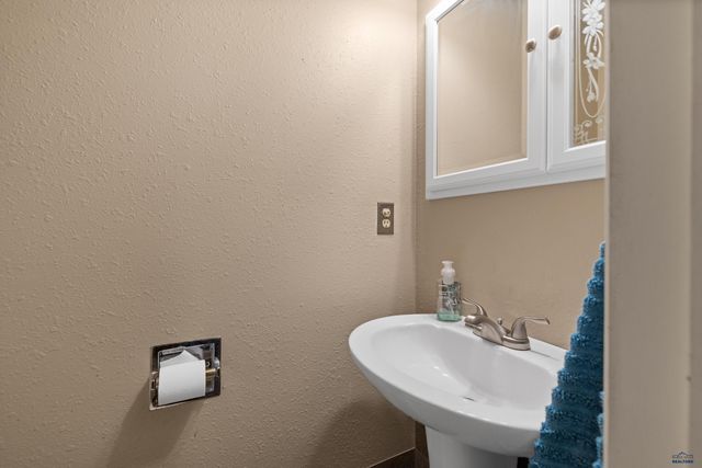 4810 COPPERHILL DR, Rapid City, SD 57702