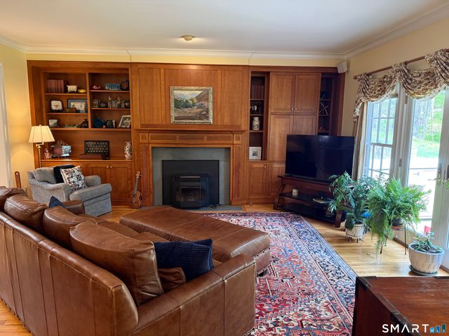 281 Newtown Turnpike, Redding, CT 06896