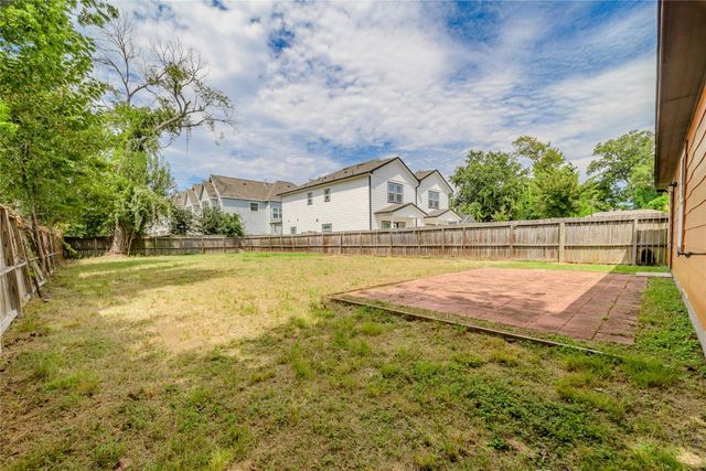 834 Elkhart Street, Houston, TX 77091